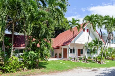 Villa mit 4 Schlafzimmern und teilweisem Meerblick — Fisherman Way Beach Villa