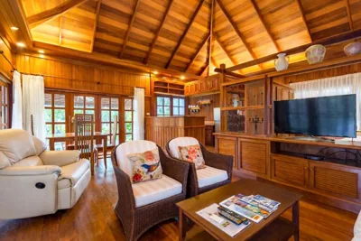 Holz-Cottage — Fisherman Way Beach Villa